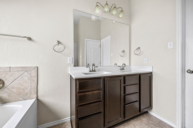 Building Photo - 1414 Fawn Lily Dr