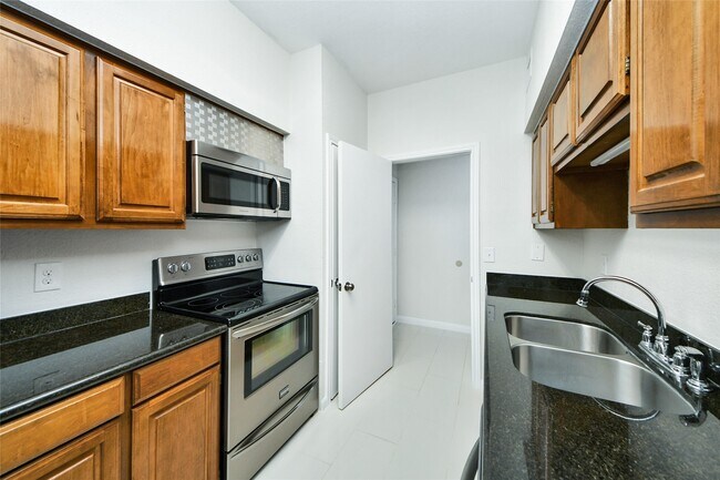 Building Photo - 2400 N Braeswood Blvd