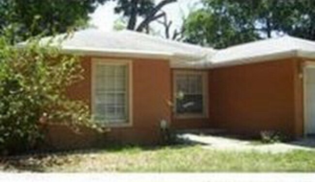 Building Photo - 713 Ellen St