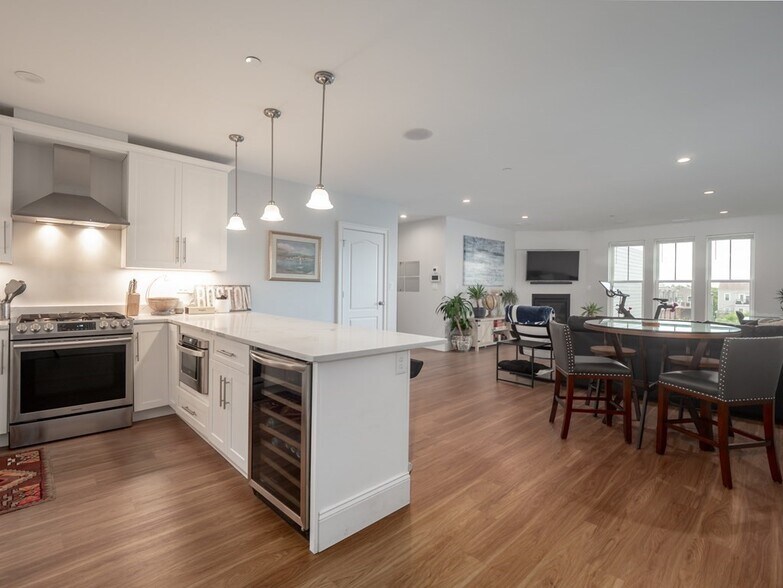 Primary Photo - 45 L St