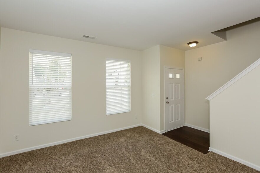 Building Photo - 6731 Sequoia Hills Dr