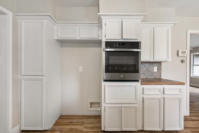 Building Photo - 25519 Many Oak Dr