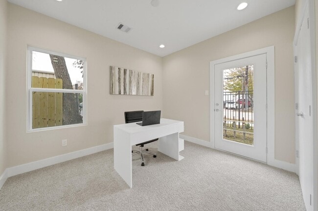 Building Photo - 2504 W Tidwell Rd