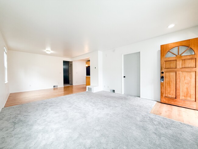 Building Photo - 5521 Brooklyn Ave NE