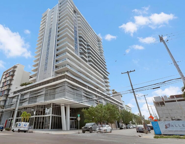 Building Photo - 1010 SW 2nd Ave