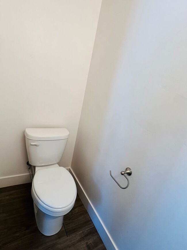 Building Photo - Beautiful new construction town home with ...