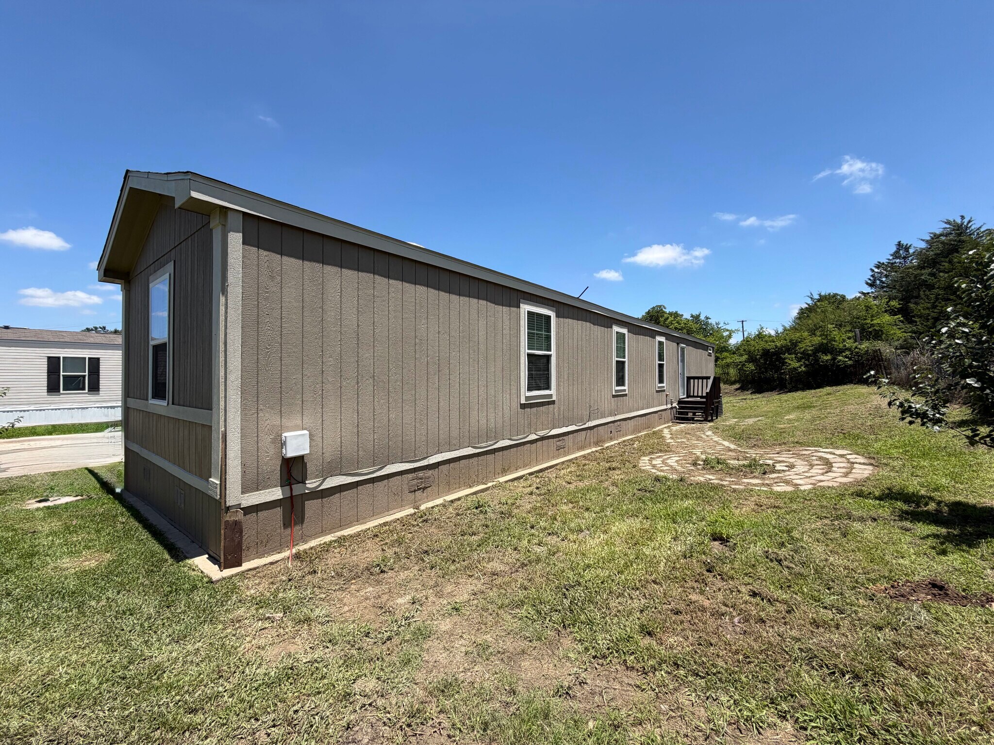 Building Photo - 709 N Collins Fwy