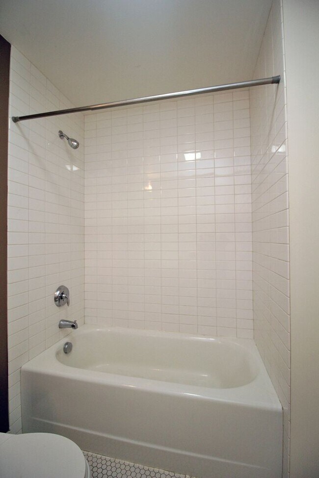 Building Photo - Chic, Urban 1 Bedroom Loft Style Condo at ...