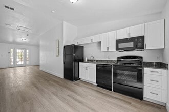Building Photo - 2298 Magnolia Cir