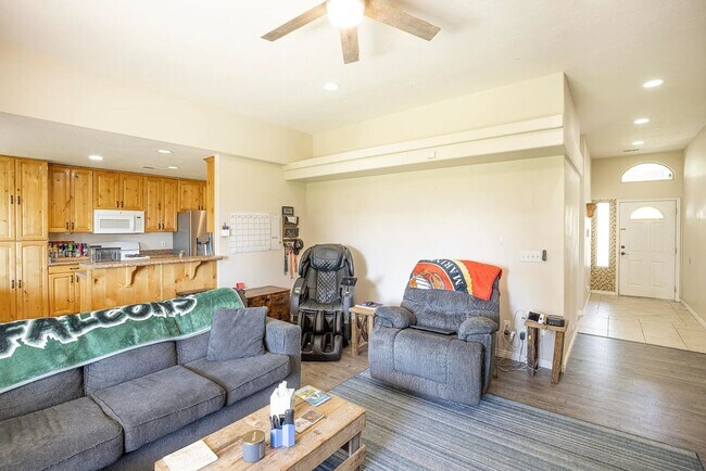 Building Photo - Stunning 4 Bedroom Home in St. George! Pet Friendly!