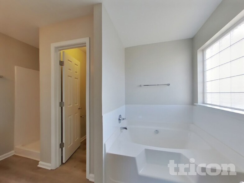 Building Photo - 2003 Bertha Ct