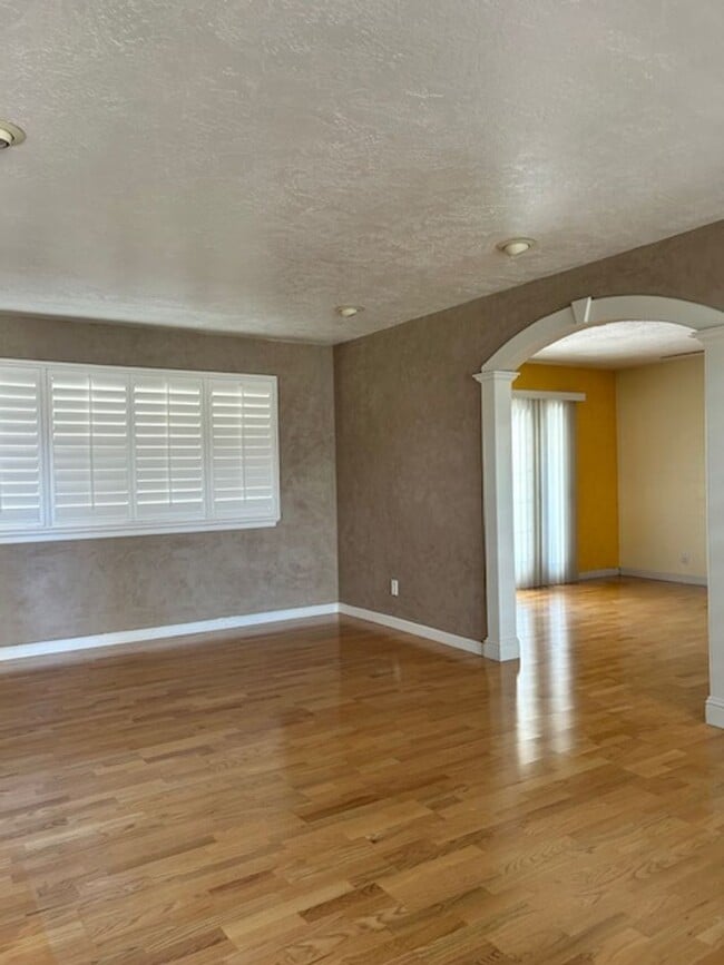 Building Photo - 4476 N Meridian Ave
