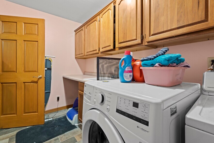 Laundry room - 21335 Northcape St