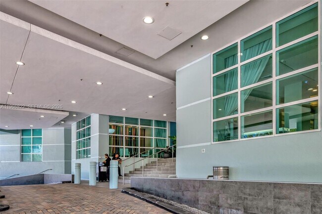 Building Photo - 1900 N Bayshore Dr