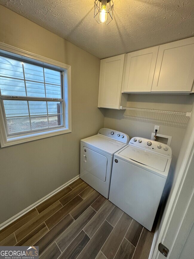 Building Photo - 2080 Racquet Club Cir NW