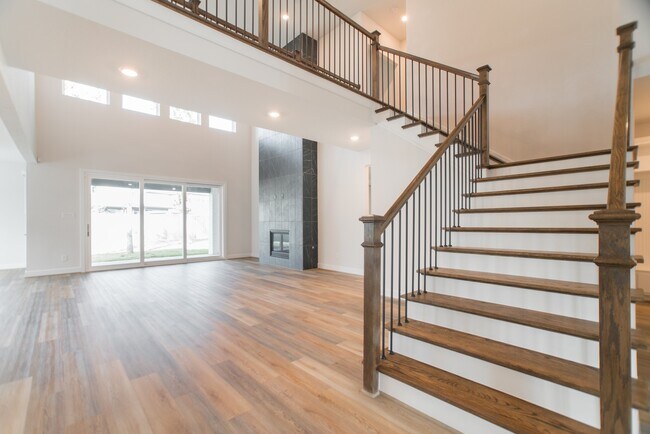 Building Photo - 11 Mariposa Wds Dr