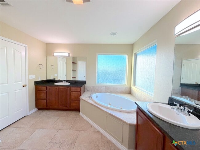 Building Photo - 849 Scenic Hills Dr