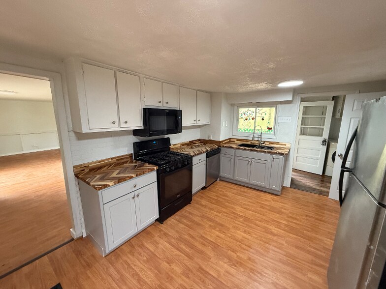 Primary Photo - 1082 Frye Rd