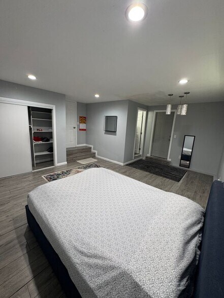 Building Photo - 16270 Binney St