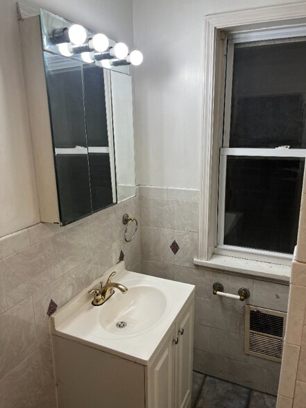 Building Photo - 7138 Race St