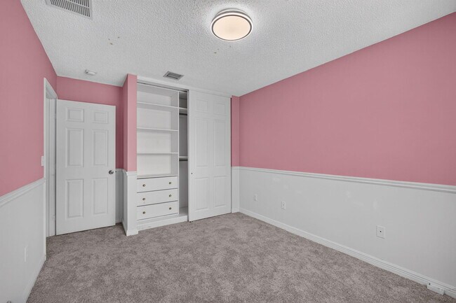 Building Photo - 1204 Oakwater Dr