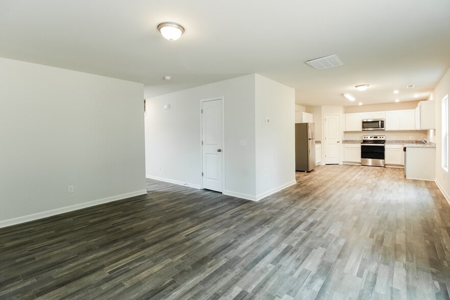 Building Photo - 1681 Robins Nest Drive