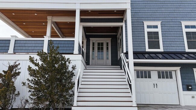 Building Photo - 404 21st St S