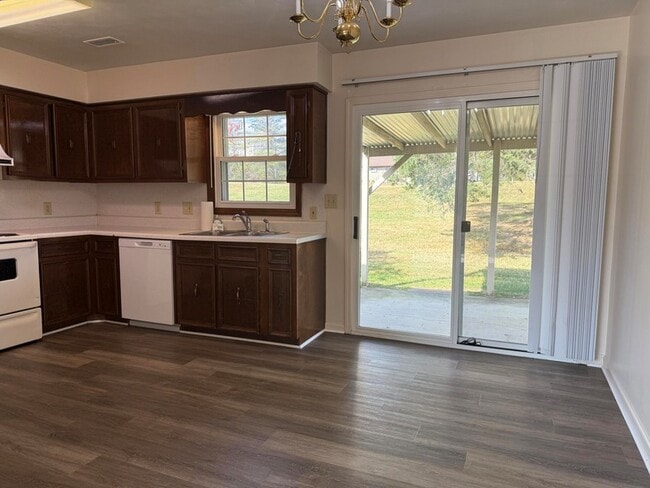 Building Photo - 1101 Lakeview Pl