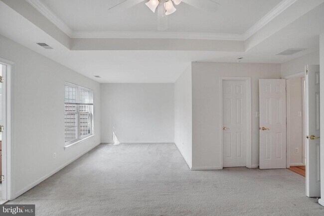 Building Photo - 4684 Carisbrooke Ln
