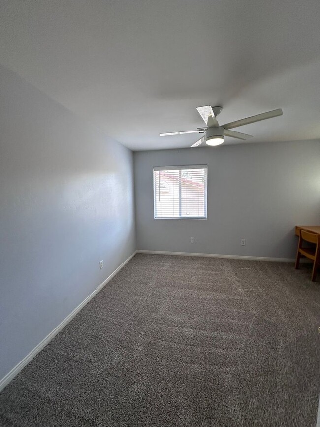 Building Photo - 5302 Doble Aguila Way