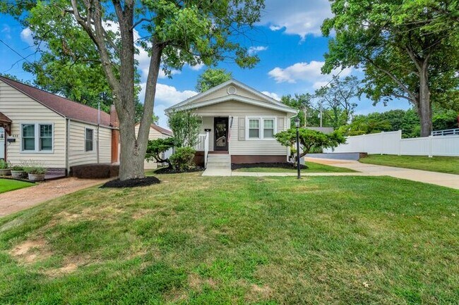 Primary Photo - 631 Clover Ln