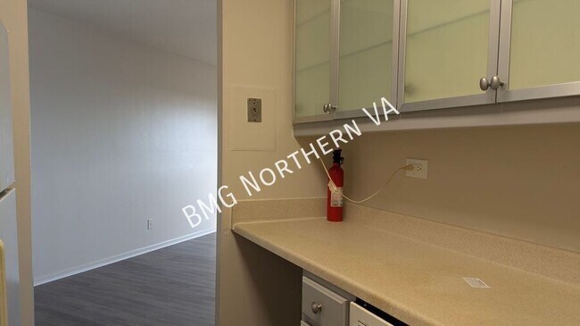 Building Photo - 5340 Holmes Run Pkwy