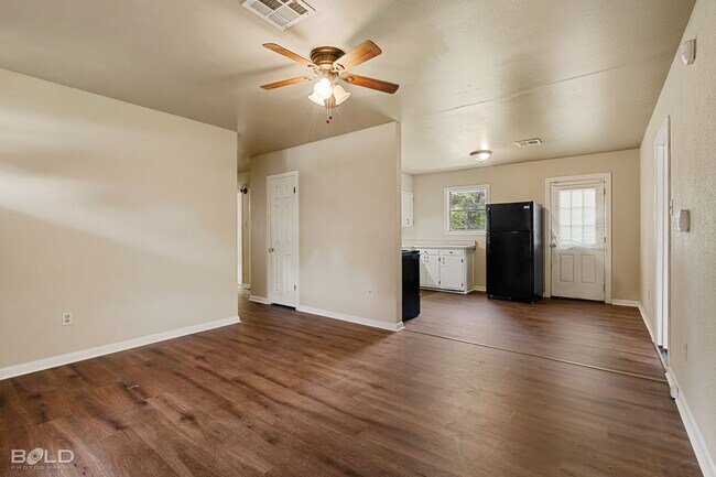 Building Photo - 1219 Olwen Dr