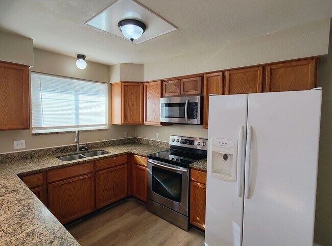 Building Photo - Great 5 Bed 3 Bath Remodeled Home