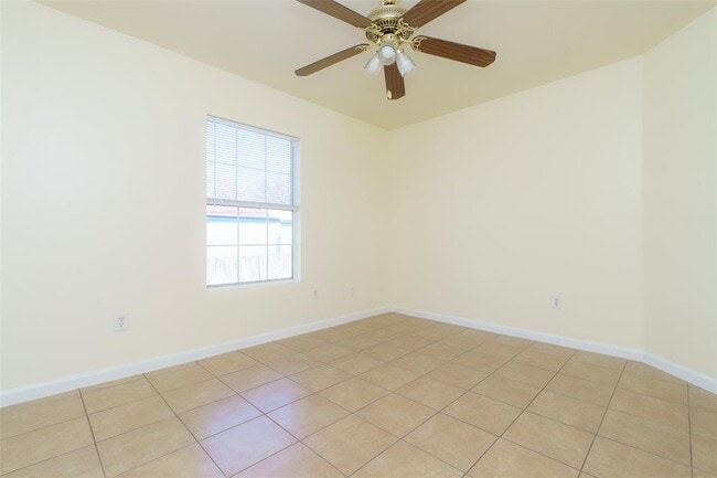 Building Photo - 505 E Applegate Dr