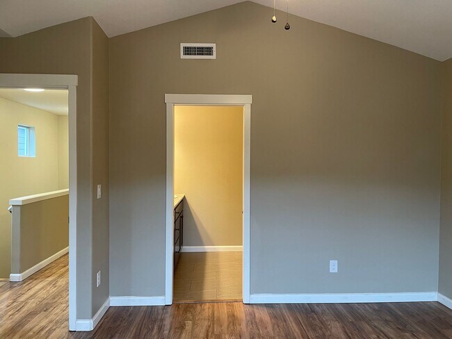 Building Photo - Spacious 3 Bedroom Home with Fenced Yard, Patio, and 2-Car Garage Near Mill Plain.