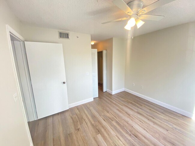 Building Photo - 4155 N Haverhill Rd