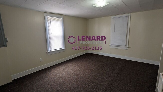 Building Photo - 446 N Claud Ave