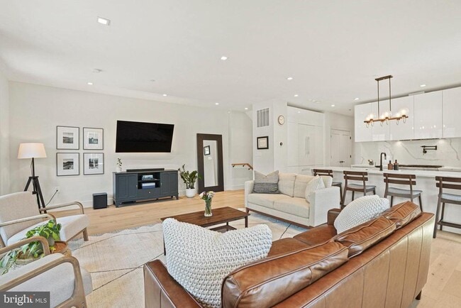 Building Photo - 2100 4th St NE