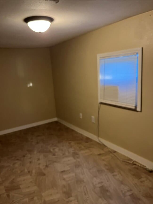 Building Photo - 305 7th St