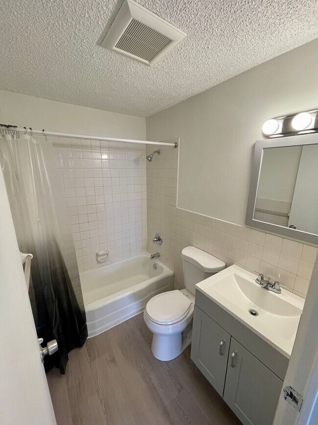 Building Photo - 1340 4th Ave SW