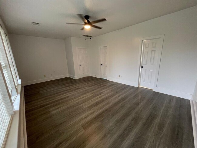 Building Photo - 16735 Sonoma Del Norte Dr