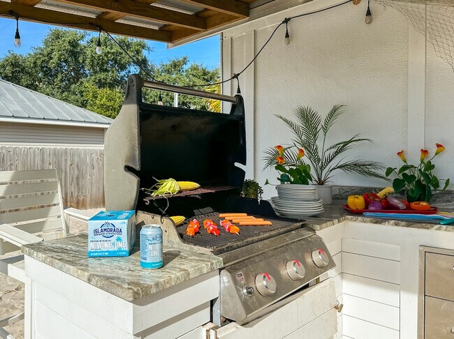 Building Photo - 94 Cobia St