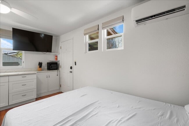 Building Photo - Remodeled Studio in North Kihei | Furnished & Pet-Friendly