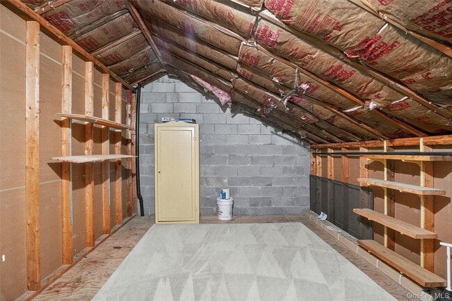 Building Photo - 16 Fox Run