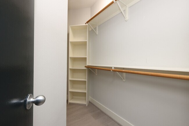 Building Photo - 9715 Riddlewood Ln