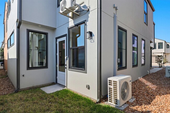 Building Photo - 2939 El Fenice Ln