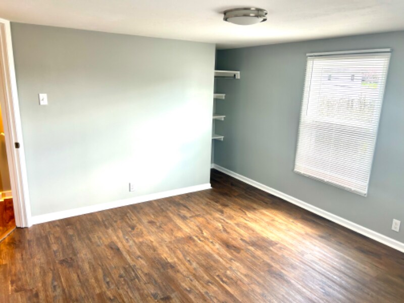 Building Photo - 413 6th Ave