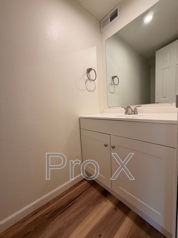Building Photo - 504 N Betty Jo Dr