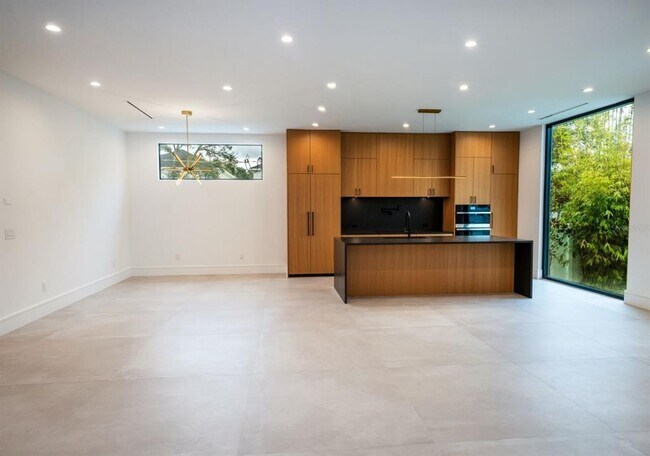 Building Photo - 3010 W Trilby Ave